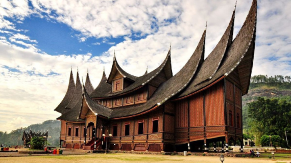 ISTANA PAGARUYUNG